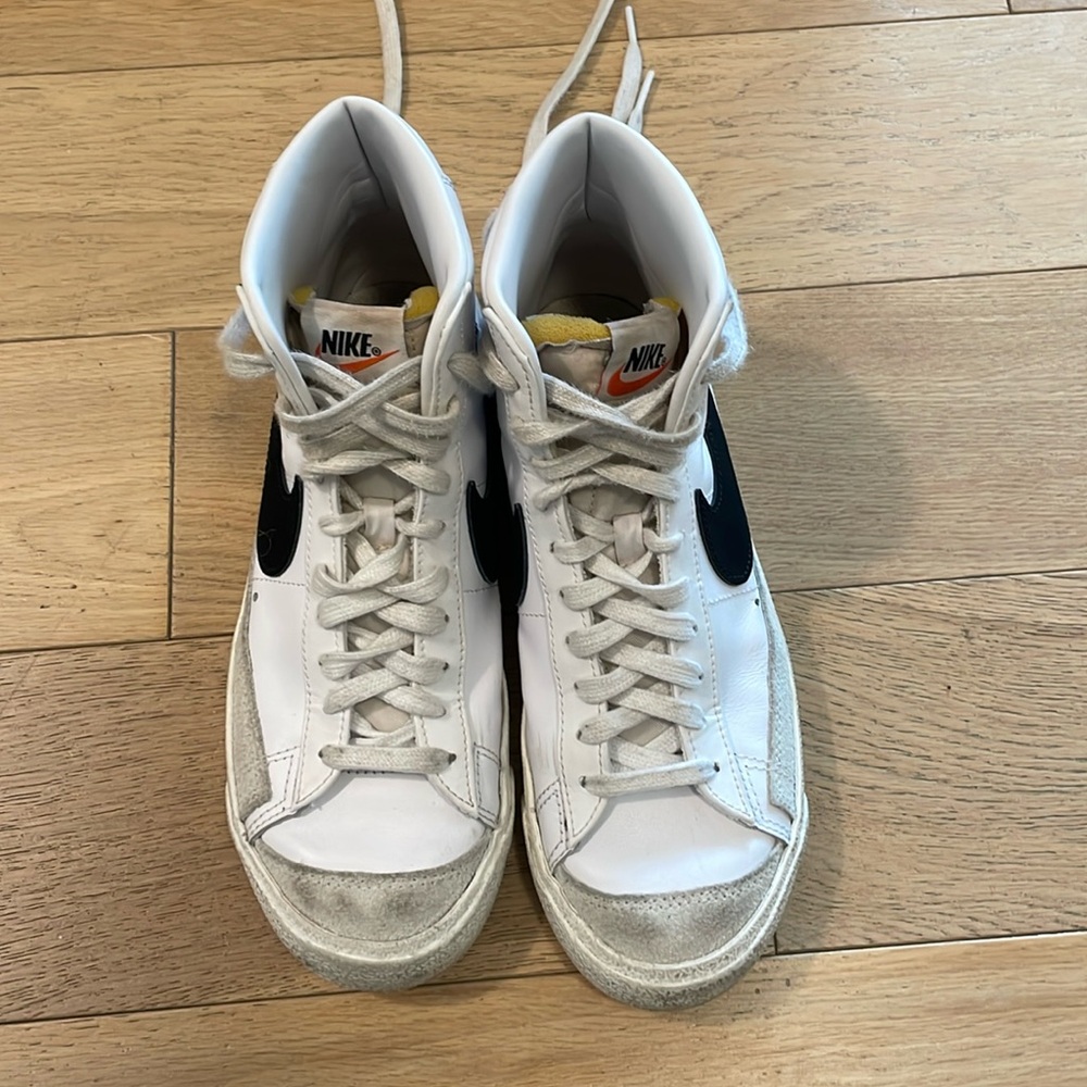 Nike Blazers - Woman’s size 8
Color - White

Great condition